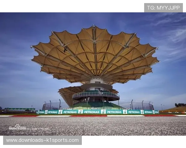 维斯塔潘开局艰难下半程强势反击，虽败犹荣获赞誉